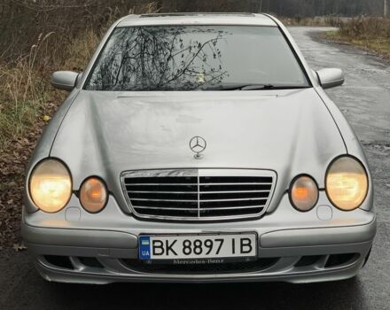 Сірий Мерседес 240, об'ємом двигуна 2.4 л та пробігом 400 тис. км за 2400 $, фото 1 на Automoto.ua