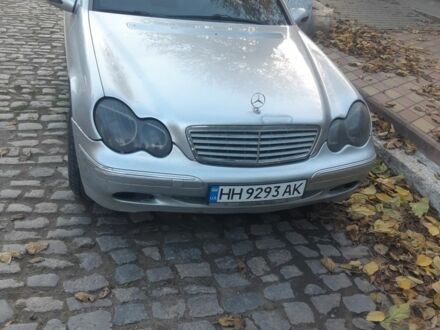 Серый Мерседес 240, объемом двигателя 2.6 л и пробегом 430 тыс. км за 3200 $, фото 1 на Automoto.ua