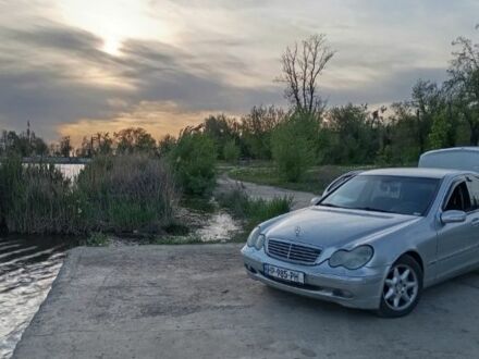 Сірий Мерседес 240, об'ємом двигуна 0 л та пробігом 3 тис. км за 3000 $, фото 1 на Automoto.ua