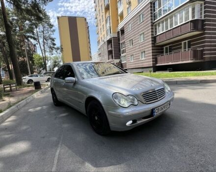 Серый Мерседес 240, объемом двигателя 2.4 л и пробегом 204 тыс. км за 5400 $, фото 1 на Automoto.ua