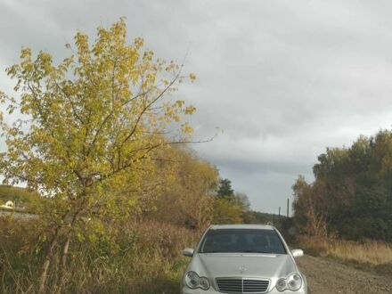 Серый Мерседес 240, объемом двигателя 2.6 л и пробегом 300 тыс. км за 6500 $, фото 1 на Automoto.ua