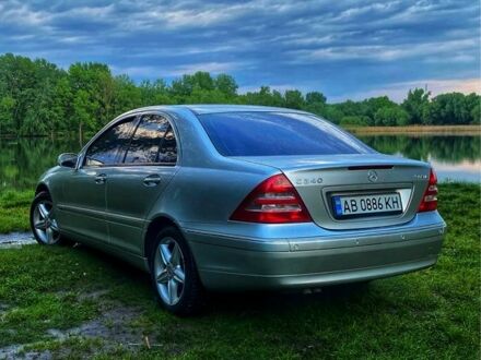 Серый Мерседес 240, объемом двигателя 2.4 л и пробегом 206 тыс. км за 5300 $, фото 1 на Automoto.ua