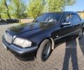 Синий Мерседес 240, объемом двигателя 2.4 л и пробегом 377 тыс. км за 3300 $, фото 1 на Automoto.ua