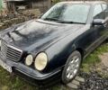 Синий Мерседес 240, объемом двигателя 2.4 л и пробегом 250 тыс. км за 1100 $, фото 1 на Automoto.ua