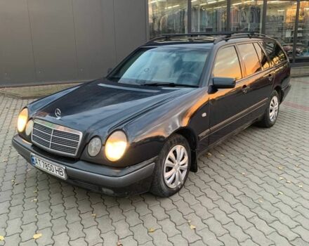 Синій Мерседес 240, об'ємом двигуна 2.4 л та пробігом 400 тис. км за 2350 $, фото 5 на Automoto.ua