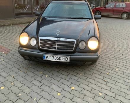 Синій Мерседес 240, об'ємом двигуна 2.4 л та пробігом 400 тис. км за 2350 $, фото 4 на Automoto.ua