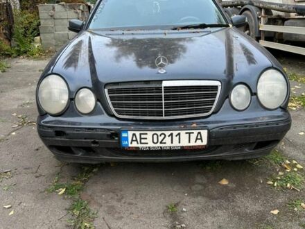 Синій Мерседес 240, об'ємом двигуна 2.4 л та пробігом 1000 тис. км за 2300 $, фото 1 на Automoto.ua