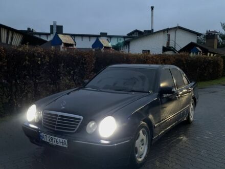 Синий Мерседес 240, объемом двигателя 2.4 л и пробегом 250 тыс. км за 2550 $, фото 1 на Automoto.ua