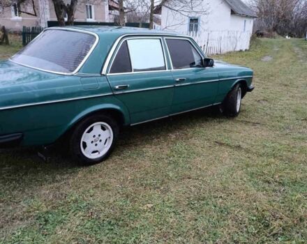 Зеленый Мерседес 240, объемом двигателя 2 л и пробегом 100 тыс. км за 1700 $, фото 5 на Automoto.ua