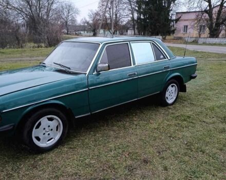 Зеленый Мерседес 240, объемом двигателя 2 л и пробегом 100 тыс. км за 1700 $, фото 3 на Automoto.ua