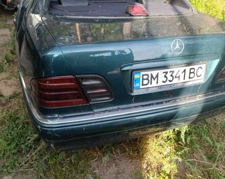 Зелений Мерседес 240, об'ємом двигуна 2.4 л та пробігом 380 тис. км за 1000 $, фото 1 на Automoto.ua