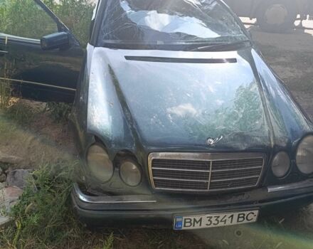 Зелений Мерседес 240, об'ємом двигуна 2.4 л та пробігом 380 тис. км за 1000 $, фото 4 на Automoto.ua