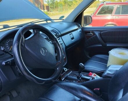 Зеленый Мерседес 240, объемом двигателя 3 л и пробегом 270 тыс. км за 4600 $, фото 11 на Automoto.ua
