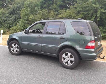 Зеленый Мерседес 240, объемом двигателя 3 л и пробегом 270 тыс. км за 4600 $, фото 1 на Automoto.ua