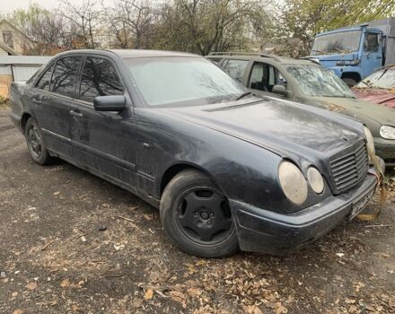 Зеленый Мерседес 240, объемом двигателя 0 л и пробегом 1000 тыс. км за 828 $, фото 1 на Automoto.ua