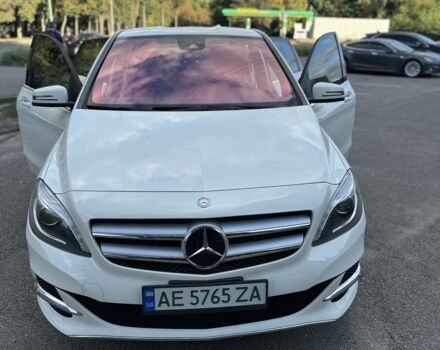 Білий Мерседес 250, об'ємом двигуна 0 л та пробігом 145 тис. км за 12800 $, фото 1 на Automoto.ua