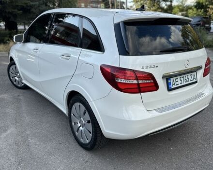 Білий Мерседес 250, об'ємом двигуна 0 л та пробігом 145 тис. км за 12800 $, фото 2 на Automoto.ua