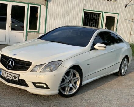 Білий Мерседес 250, об'ємом двигуна 2.1 л та пробігом 265 тис. км за 12999 $, фото 5 на Automoto.ua