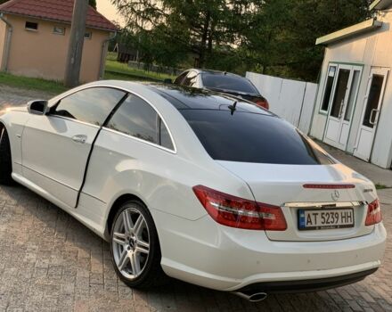 Білий Мерседес 250, об'ємом двигуна 2.1 л та пробігом 265 тис. км за 12999 $, фото 3 на Automoto.ua