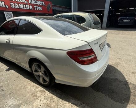 Білий Мерседес 250, об'ємом двигуна 1.8 л та пробігом 135 тис. км за 11200 $, фото 2 на Automoto.ua