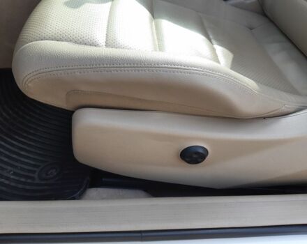 Белый Мерседес 250, объемом двигателя 1.8 л и пробегом 140 тыс. км за 14000 $, фото 22 на Automoto.ua