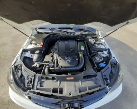 Белый Мерседес 250, объемом двигателя 1.8 л и пробегом 140 тыс. км за 14000 $, фото 13 на Automoto.ua