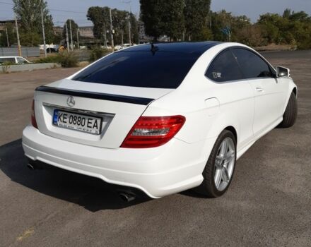 Белый Мерседес 250, объемом двигателя 1.8 л и пробегом 140 тыс. км за 14000 $, фото 6 на Automoto.ua