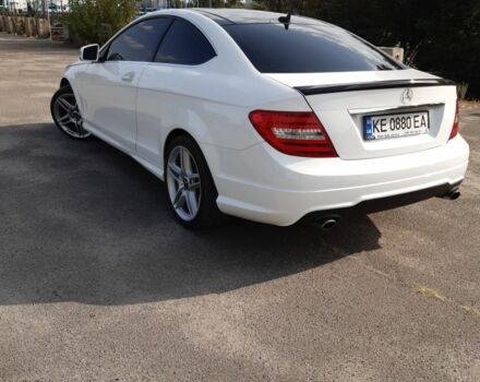 Белый Мерседес 250, объемом двигателя 1.8 л и пробегом 140 тыс. км за 14000 $, фото 5 на Automoto.ua