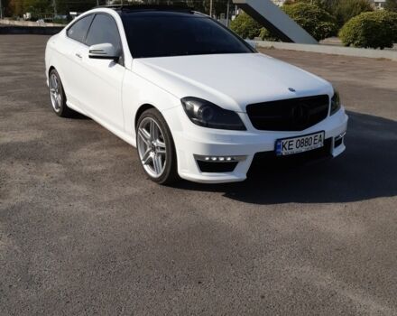 Белый Мерседес 250, объемом двигателя 1.8 л и пробегом 140 тыс. км за 14000 $, фото 1 на Automoto.ua