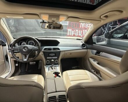 Білий Мерседес 250, об'ємом двигуна 1.8 л та пробігом 135 тис. км за 11200 $, фото 3 на Automoto.ua