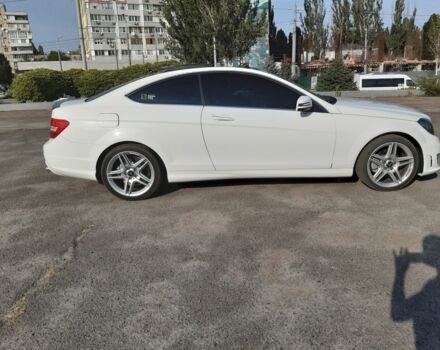 Белый Мерседес 250, объемом двигателя 1.8 л и пробегом 140 тыс. км за 14000 $, фото 10 на Automoto.ua