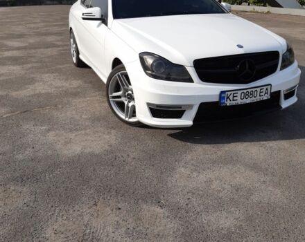 Белый Мерседес 250, объемом двигателя 1.8 л и пробегом 140 тыс. км за 14000 $, фото 4 на Automoto.ua