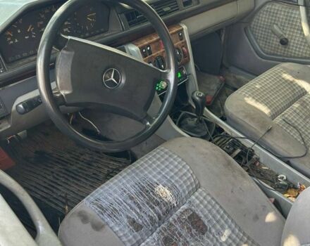 Белый Мерседес 250, объемом двигателя 2.5 л и пробегом 550 тыс. км за 900 $, фото 1 на Automoto.ua