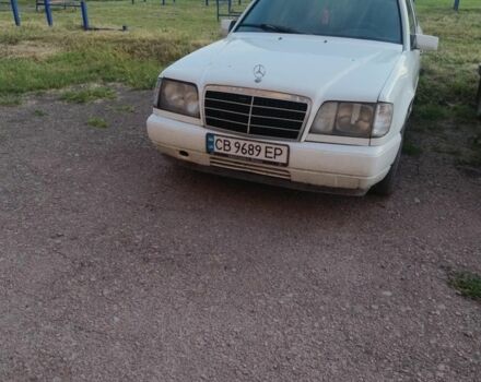 Белый Мерседес 250, объемом двигателя 2.5 л и пробегом 400 тыс. км за 1700 $, фото 1 на Automoto.ua