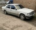 Белый Мерседес 250, объемом двигателя 2.5 л и пробегом 400 тыс. км за 3000 $, фото 1 на Automoto.ua