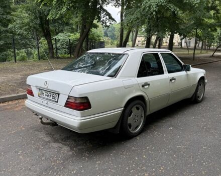 Белый Мерседес 250, объемом двигателя 2.5 л и пробегом 420 тыс. км за 6000 $, фото 4 на Automoto.ua