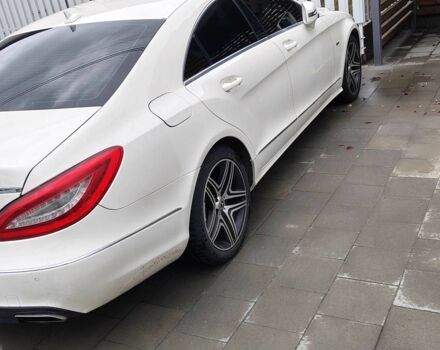 Белый Мерседес 250, объемом двигателя 2.1 л и пробегом 150 тыс. км за 21900 $, фото 1 на Automoto.ua