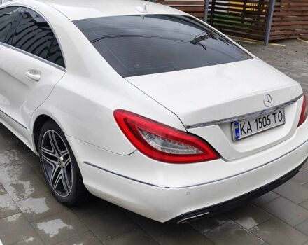 Белый Мерседес 250, объемом двигателя 2.1 л и пробегом 150 тыс. км за 21900 $, фото 2 на Automoto.ua