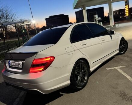 Белый Мерседес 250, объемом двигателя 1.8 л и пробегом 154 тыс. км за 14250 $, фото 6 на Automoto.ua