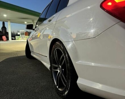 Белый Мерседес 250, объемом двигателя 1.8 л и пробегом 154 тыс. км за 14250 $, фото 5 на Automoto.ua