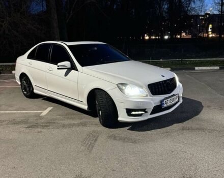 Белый Мерседес 250, объемом двигателя 1.8 л и пробегом 154 тыс. км за 14250 $, фото 7 на Automoto.ua