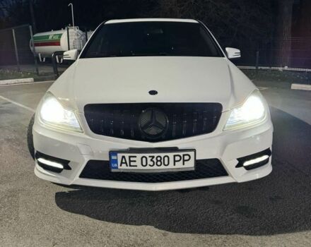 Белый Мерседес 250, объемом двигателя 1.8 л и пробегом 154 тыс. км за 14250 $, фото 1 на Automoto.ua