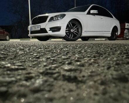 Белый Мерседес 250, объемом двигателя 1.8 л и пробегом 154 тыс. км за 14250 $, фото 3 на Automoto.ua