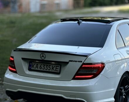 Білий Мерседес 250, об'ємом двигуна 1.8 л та пробігом 230 тис. км за 12555 $, фото 5 на Automoto.ua