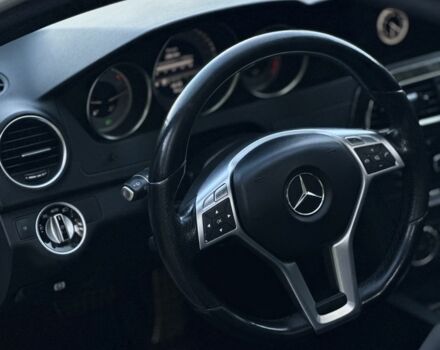 Білий Мерседес 250, об'ємом двигуна 1.8 л та пробігом 230 тис. км за 12555 $, фото 13 на Automoto.ua