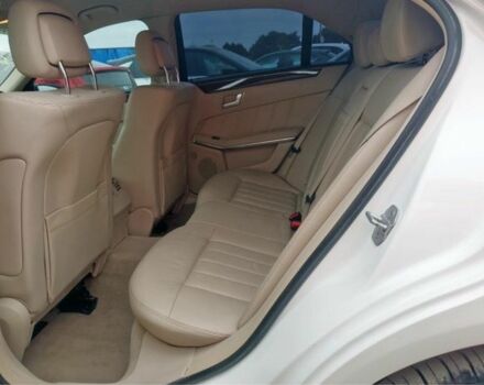 Белый Мерседес 250, объемом двигателя 2.2 л и пробегом 100 тыс. км за 5500 $, фото 4 на Automoto.ua