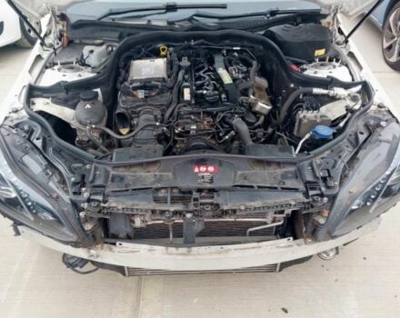 Белый Мерседес 250, объемом двигателя 2.2 л и пробегом 100 тыс. км за 5500 $, фото 5 на Automoto.ua