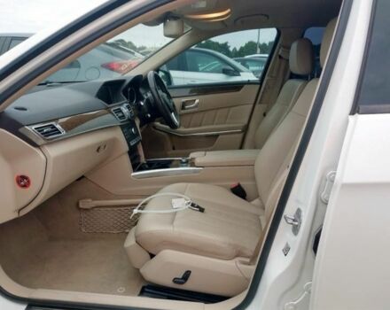 Белый Мерседес 250, объемом двигателя 2.2 л и пробегом 100 тыс. км за 5500 $, фото 3 на Automoto.ua