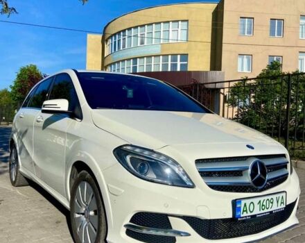 Білий Мерседес 250, об'ємом двигуна 0 л та пробігом 60 тис. км за 12599 $, фото 1 на Automoto.ua