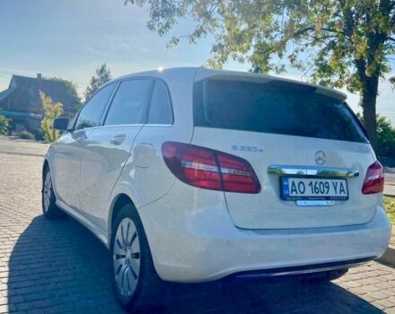 Білий Мерседес 250, об'ємом двигуна 0 л та пробігом 60 тис. км за 12599 $, фото 3 на Automoto.ua